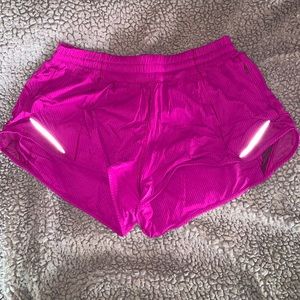 Lululemon Hotty hot shorts size 8, 2”